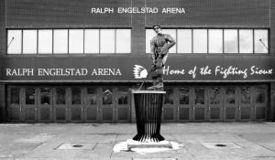 Ralph Engelstad Arena (old) httpsuploadwikimediaorgwikipediaenthumbc