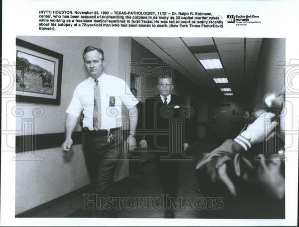 Ralph Erdmann 1992 Press Photo Doctor Ralph Erdmann Texas Pathologist Mishandled