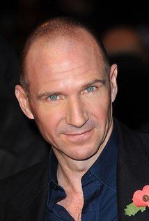 Ralph Fiennes iamediaimdbcomimagesMMV5BMzc5MjE1NDgyN15BMl5