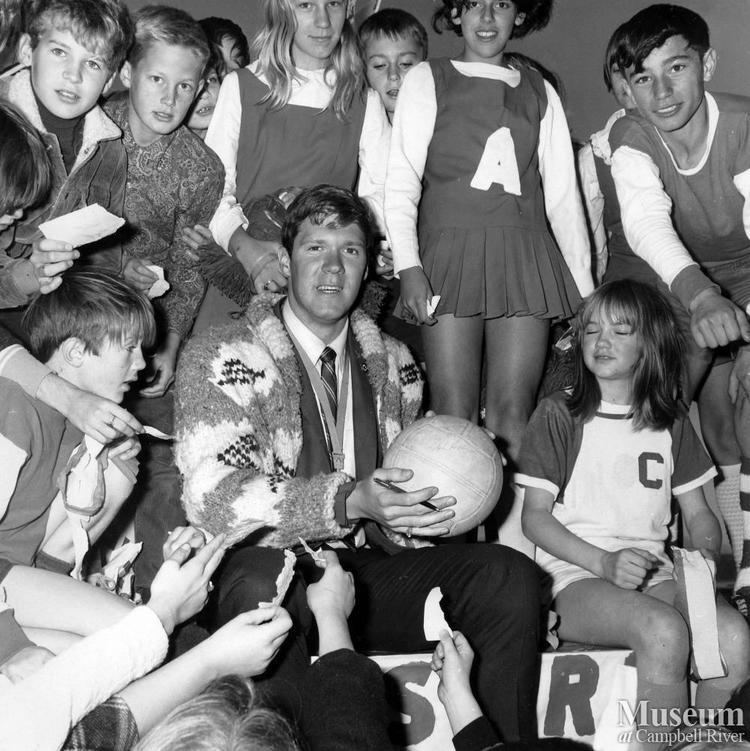 Ralph Hutton Olympic swimmer Ralph Hutton with his fans Campbell River Museum