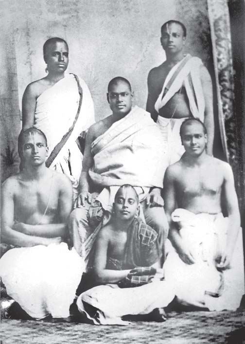 Ramakrishnananda FileSwami Ramakrishnananda with devoteesjpg Wikimedia Commons