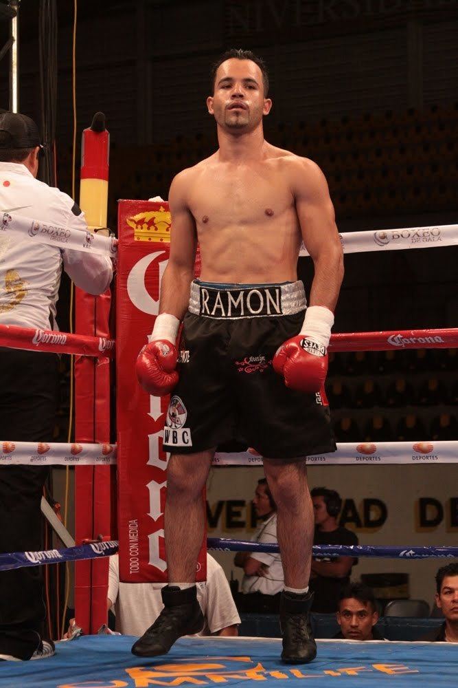 Ramón Álvarez (boxer) Ramon Alvarez vs Vivian Harris Saturday in Mexico Fight Network
