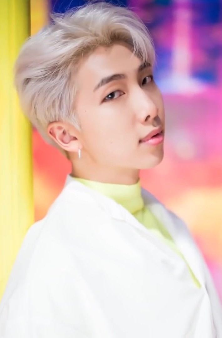 RM for Dispatch "Boy With Luv" MV behind the scene shooting, 15 March 2019 05.jpg