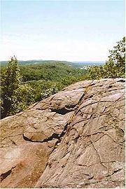 Rattlesnake Mountain (Connecticut) httpsuploadwikimediaorgwikipediacommonsthu
