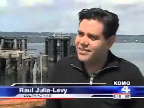 Raul Julia-Levy in his interview at Komo 4 while he is wearing black long sleeves