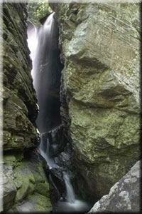 Raven Cliff Falls (Georgia) httpsuploadwikimediaorgwikipediacommonsbb