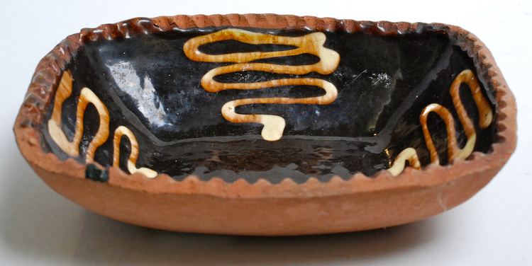 Ray Finch (potter) A Ray Finch for Winchcombe Pottery earthenware oblong slipware dish