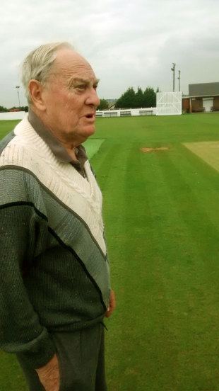 Sidharth Monga meets Ray Illingworth at his beloved Farsley Cricket