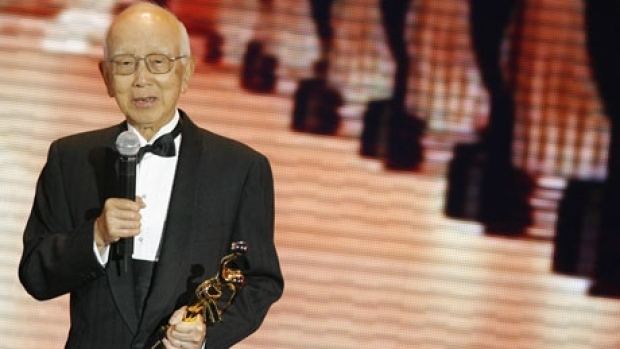Raymond Chow Kung fu film producer Chow gets Hong Kong tribute Entertainment