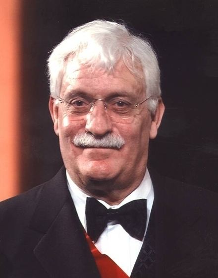 Raymond Vahan Damadian RAYMOND VAHAN DAMADIAN scientist and inventor 100 LIVES