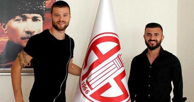 Rıdvan Şimşek Celustka ve Rdvan imek Antalyaspor39a imza att Spor Haberleri