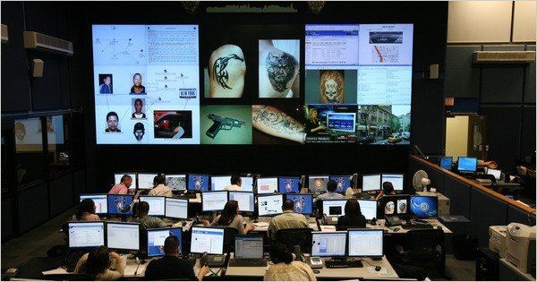 Real Time Crime Center New York Police Databases Hold Identifying Clues The New York Times