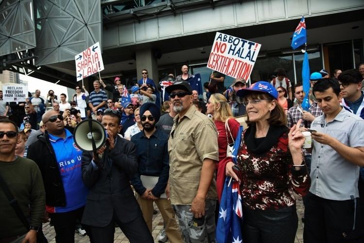 Reclaim Australia Antiracist groups clash with Reclaim Australia in Melbourne39s