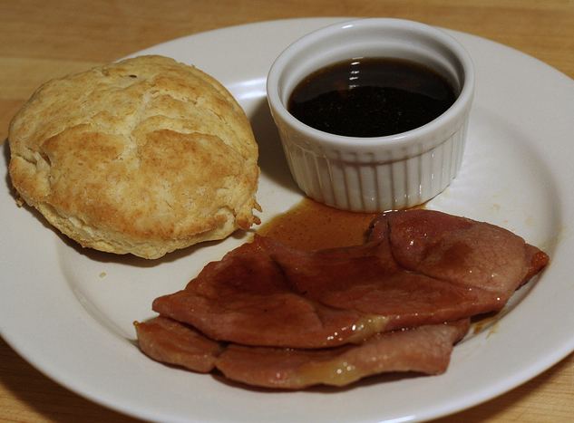 Red-eye gravy SALTY AND DELICIOUS COUNTRY HAM WITH RED EYE GRAVY Southern