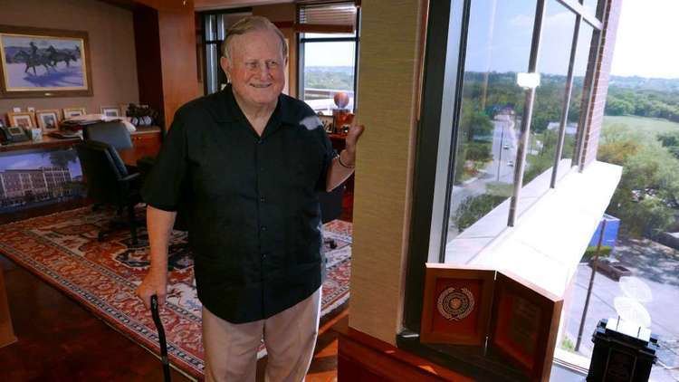 Red McCombs McCombs making a fortune giving much of it to charity San Antonio