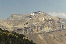 Redoubt Mountain httpsuploadwikimediaorgwikipediacommonsthu