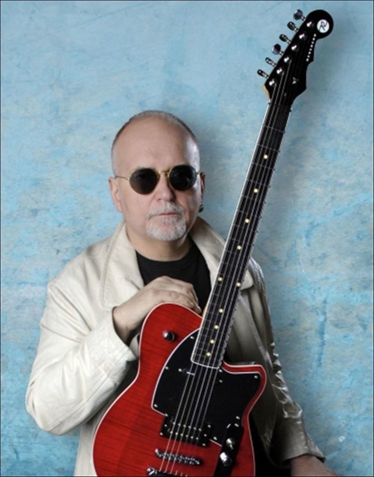 Reeves Gabrels Guitarist stays on cutting edge Toledo Blade