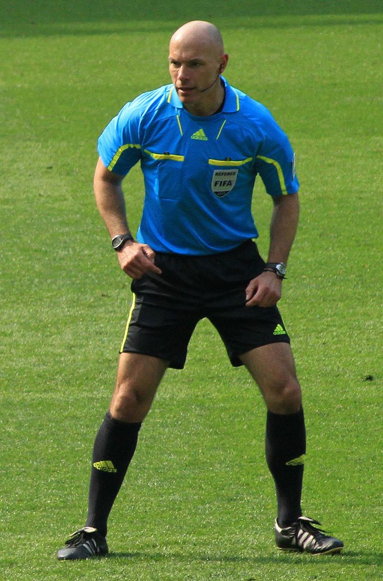 Referee (association football)