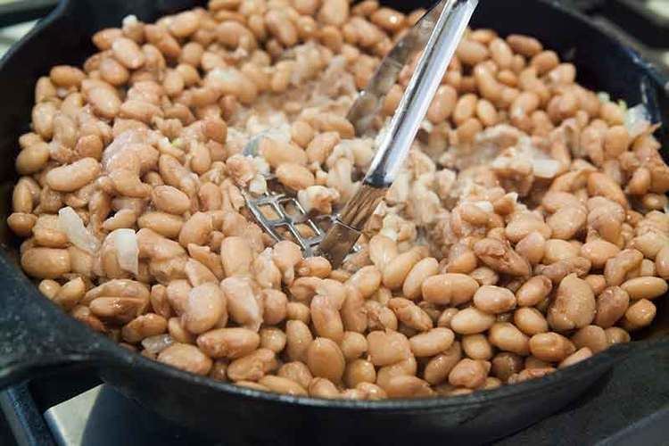 Refried beans How to Make Refried Beans SimplyRecipescom