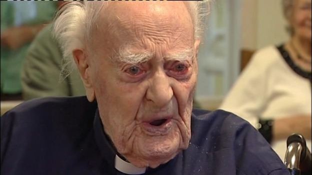 Reg Dean Britain39s Oldest Man Dies ITV News