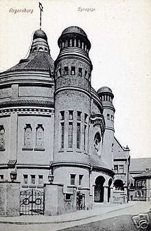 Regensburg Synagogue httpsuploadwikimediaorgwikipediacommonsthu
