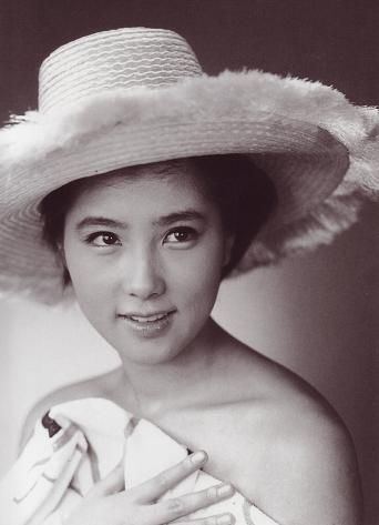 Reiko Ohara smiling while wearing a hat and a cloth covering her body