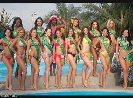 Reina Mundial del Banano 16 candidatas en pos de la corona de la Reina Mundial del Banano