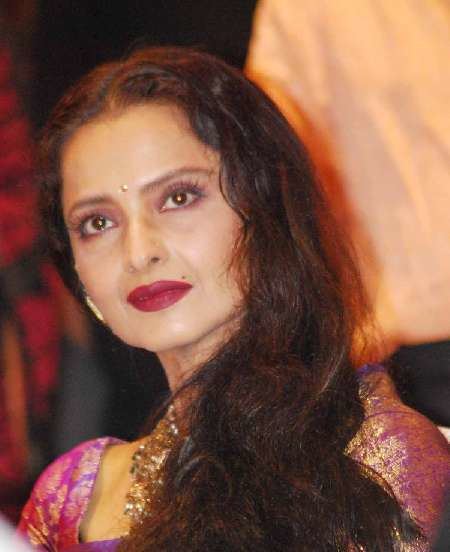 Rekha REKHA A LEGEND BOLLYWOOD ACTERESS WAZZUBView Blog