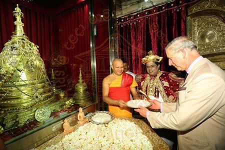 Relic of the tooth of the Buddha of Wales to visit the tooth relic of Buddha