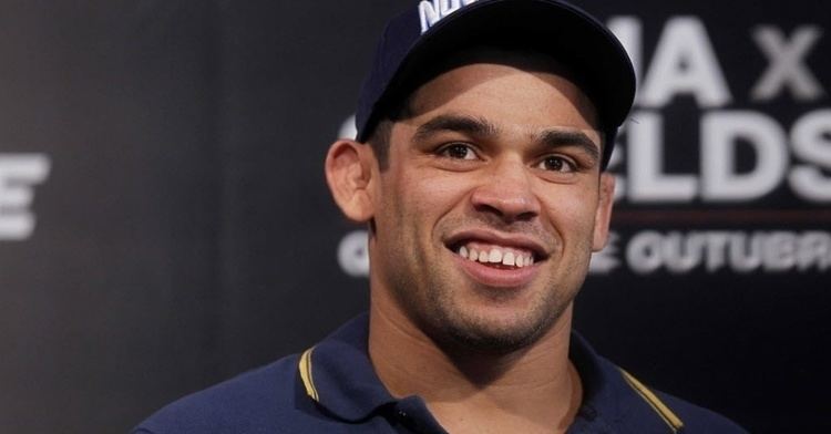 Renan Barão Can we get a before and after of renan barao39s new teeth MMA