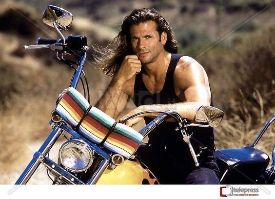 renegade-tv-series-44ab5deb-9e1f-43b6-9f7c-62c4076ccad-resize-750.jpeg