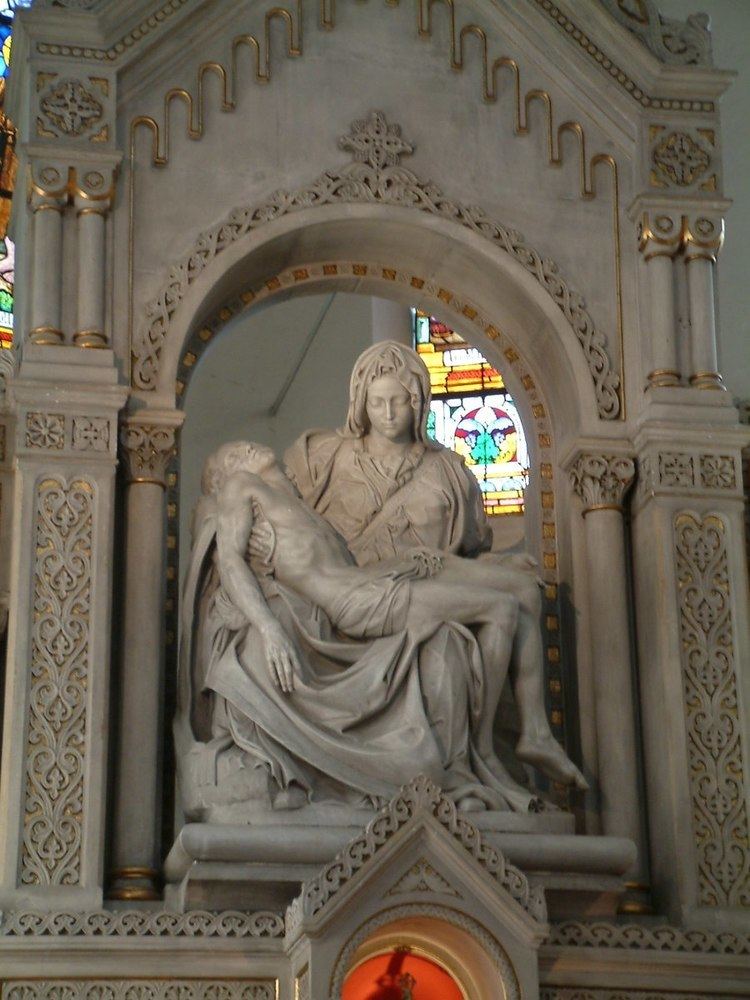 Replicas of Michelangelo's Pietà