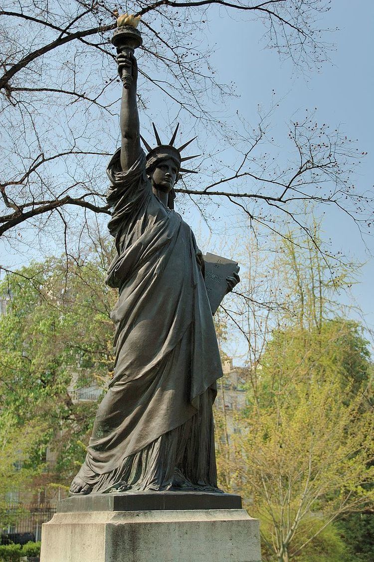Replicas of the Statue of Liberty