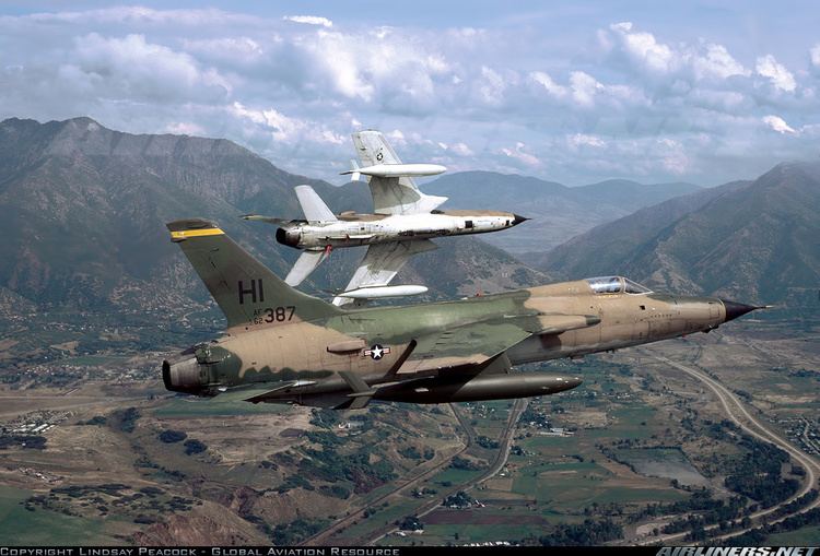 Republic F-105 Thunderchief 1000 images about F105 Thunderchief on Pinterest Lieutenant