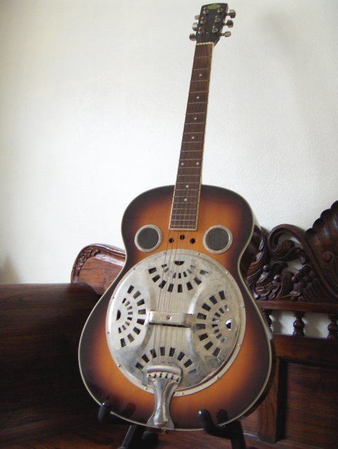 Resonator guitar