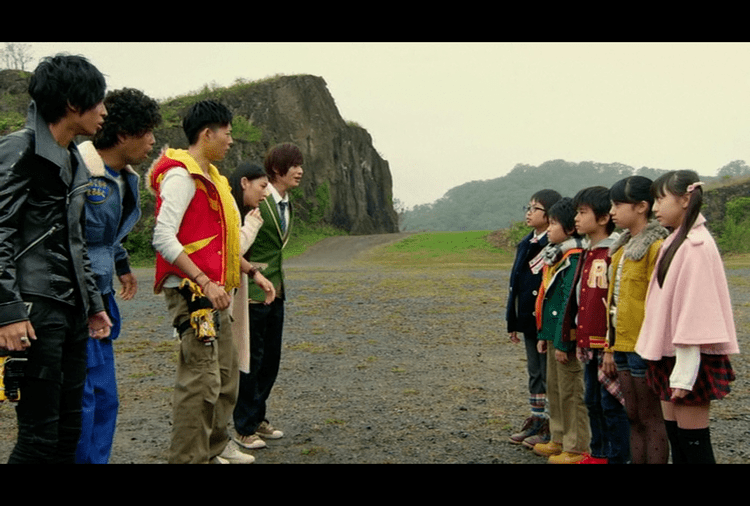 Ressha Sentai ToQger vs. Kyoryuger: The Movie My Shiny Toy Robots Movie REVIEW Ressha Sentai ToQger vs Kyoryuger