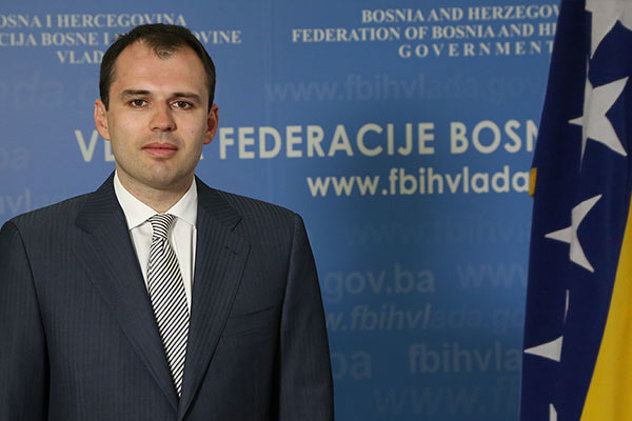 Reuf Bajrović Zastave u javnim preduzeima Teke rijei na relaciji Reuf Bajrovi