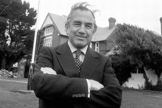 Rex Hunt (governor) Sir Rex Hunt Former Falkland Islands governor dies aged 86 Mirror