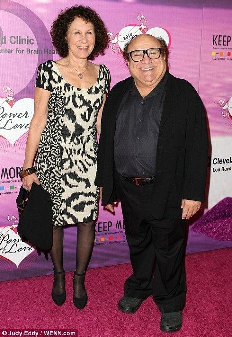 Rhea Perlman Danny Devito seperates from Rhea Perlman after 30 years of marriage