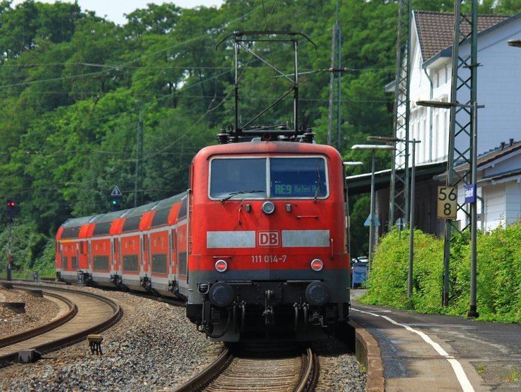 Rhein-Sieg-Express Der Rhein Sieg Express RE9 geschoben von 111 0147 von Siegen nach