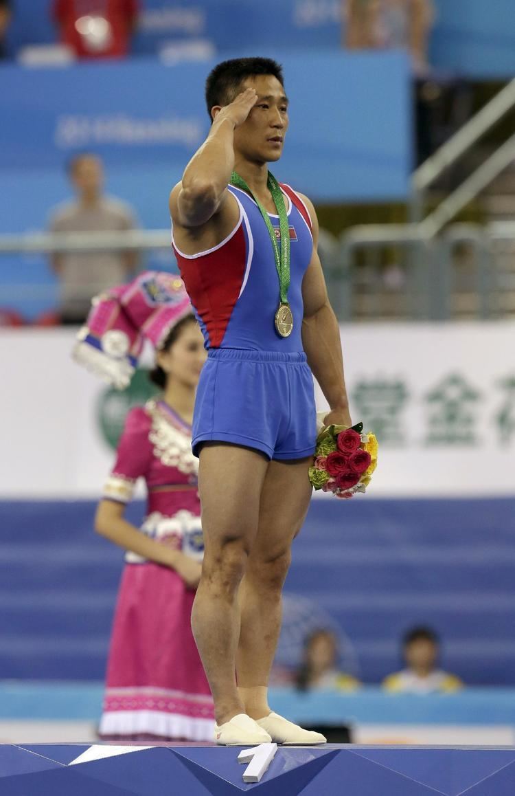Ri Se-gwang Gold Medalist Ri Se Gwang of North Korea salutes to his