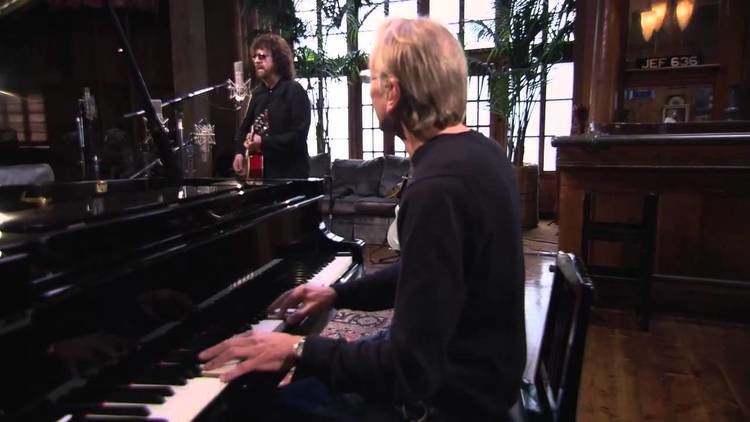 Richard Tandy FULL PERFORMANCE Jeff Lynne Richard Tandy Reunite for Evil Woman