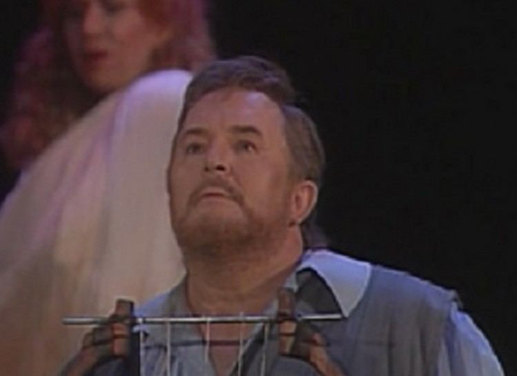 Richard Versalle In 1996 famous opera singer Richard Versalle died on stage at the
