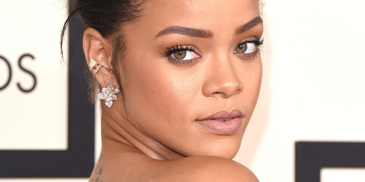 Rihanna Rihanna39s Grammy Dress 2015 Is A Ginormous Pink Pouf By
