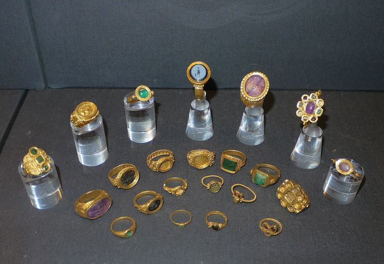 Ring (jewellery)