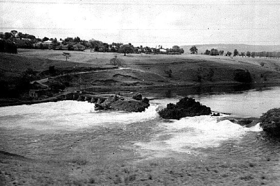 Ripon Falls Ripon Falls prior to use of Dam Mapionet