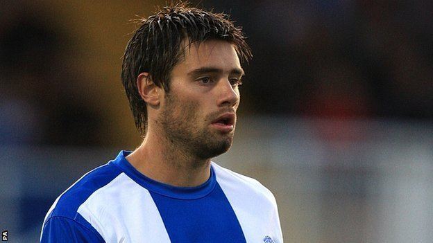 Ritchie Jones BBC Sport Grimsby Town Mariners sign midfielder Ritchie