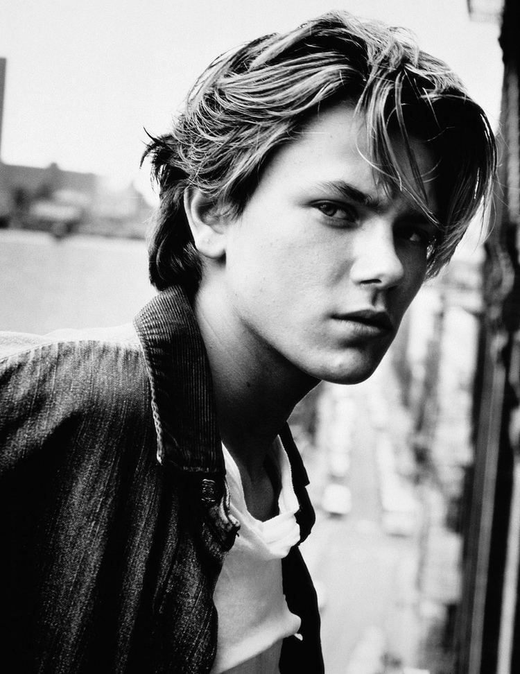 River Phoenix River Phoenix and the Hollywood He Left Behind Classiq