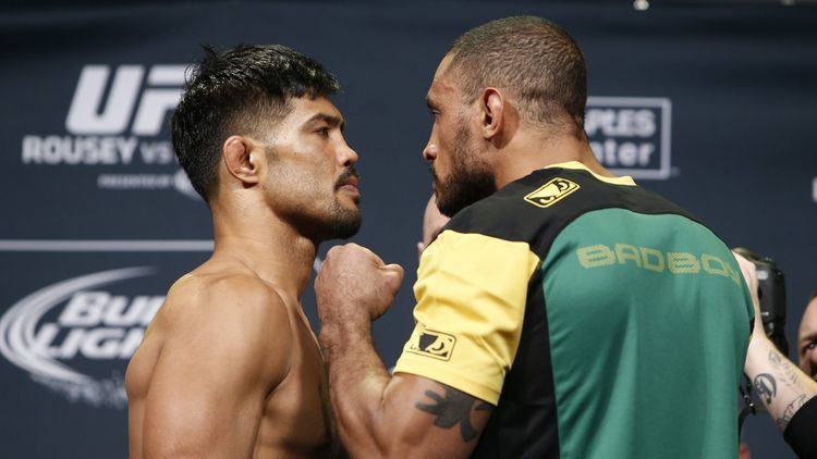 Roan Carneiro UFC 184 undercard live blog Munoz vs Carneiro more