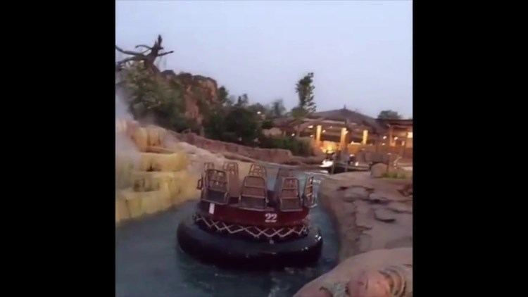 Roaring Rapids (Disney) A brief look at the Roaring Rapids ride at Shanghai Disneyland YouTube